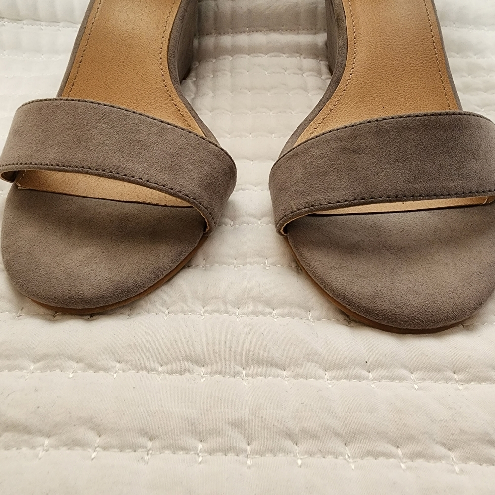 Torrid Wedge - Picture 2 of 11